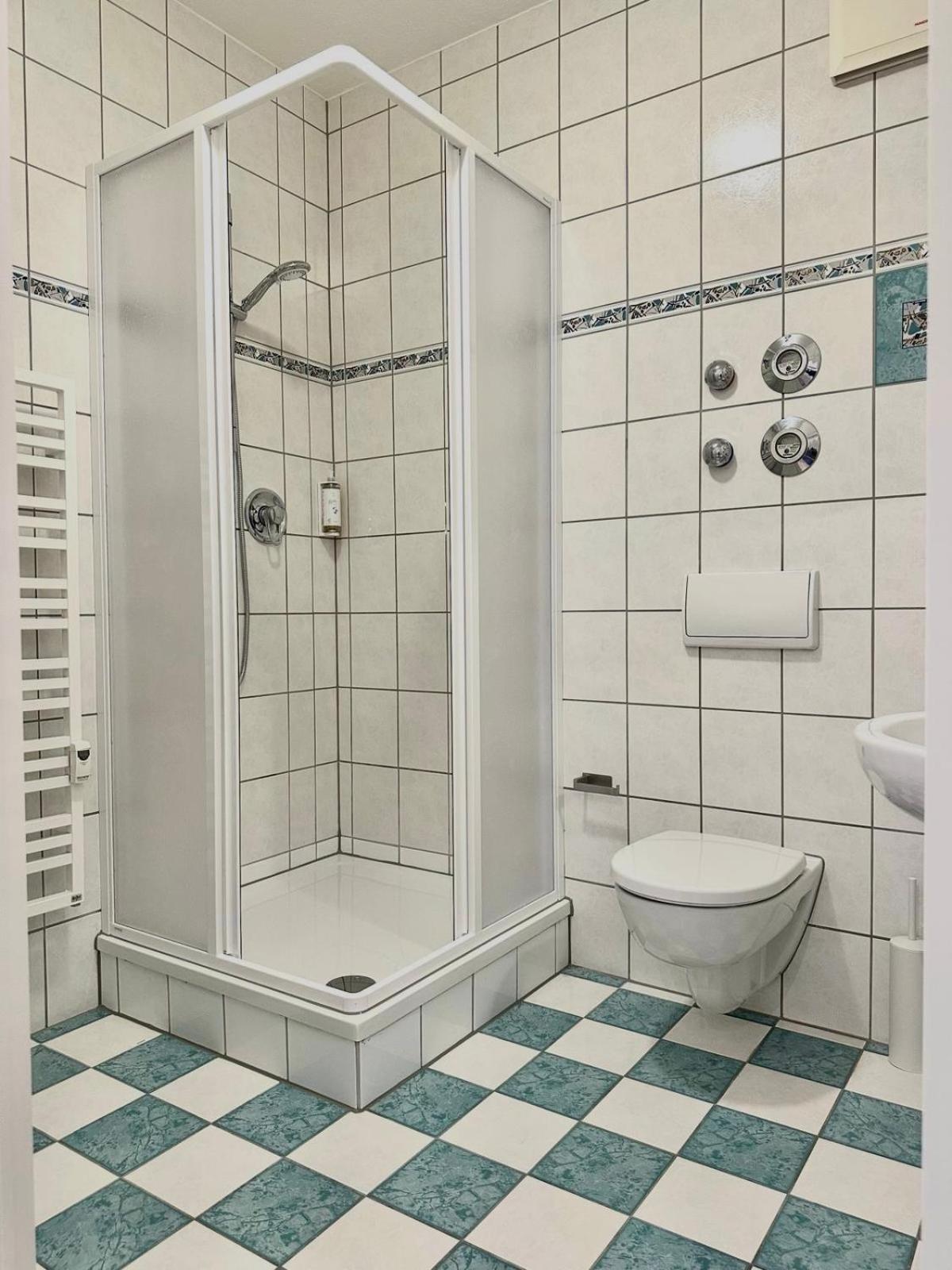 Raha Apartments - Modernes Studio-Apartment - Hbf - Gratis Parkplatz Erfurt Eksteriør billede