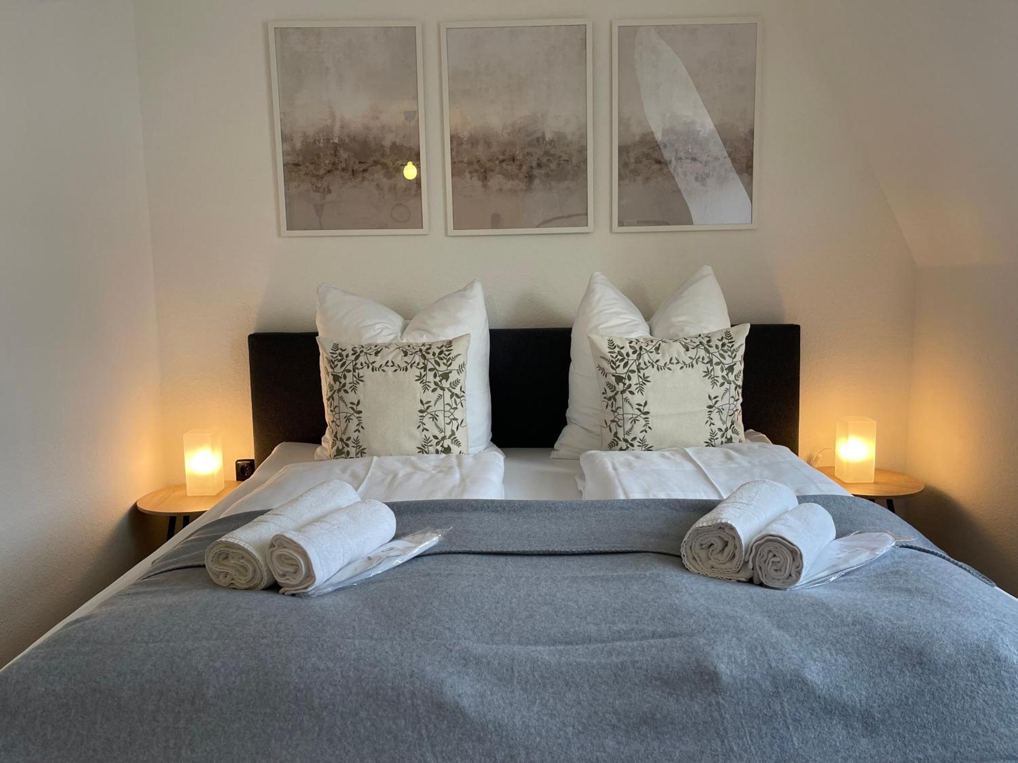Raha Apartments - Modernes Studio-Apartment - Hbf - Gratis Parkplatz Erfurt Eksteriør billede