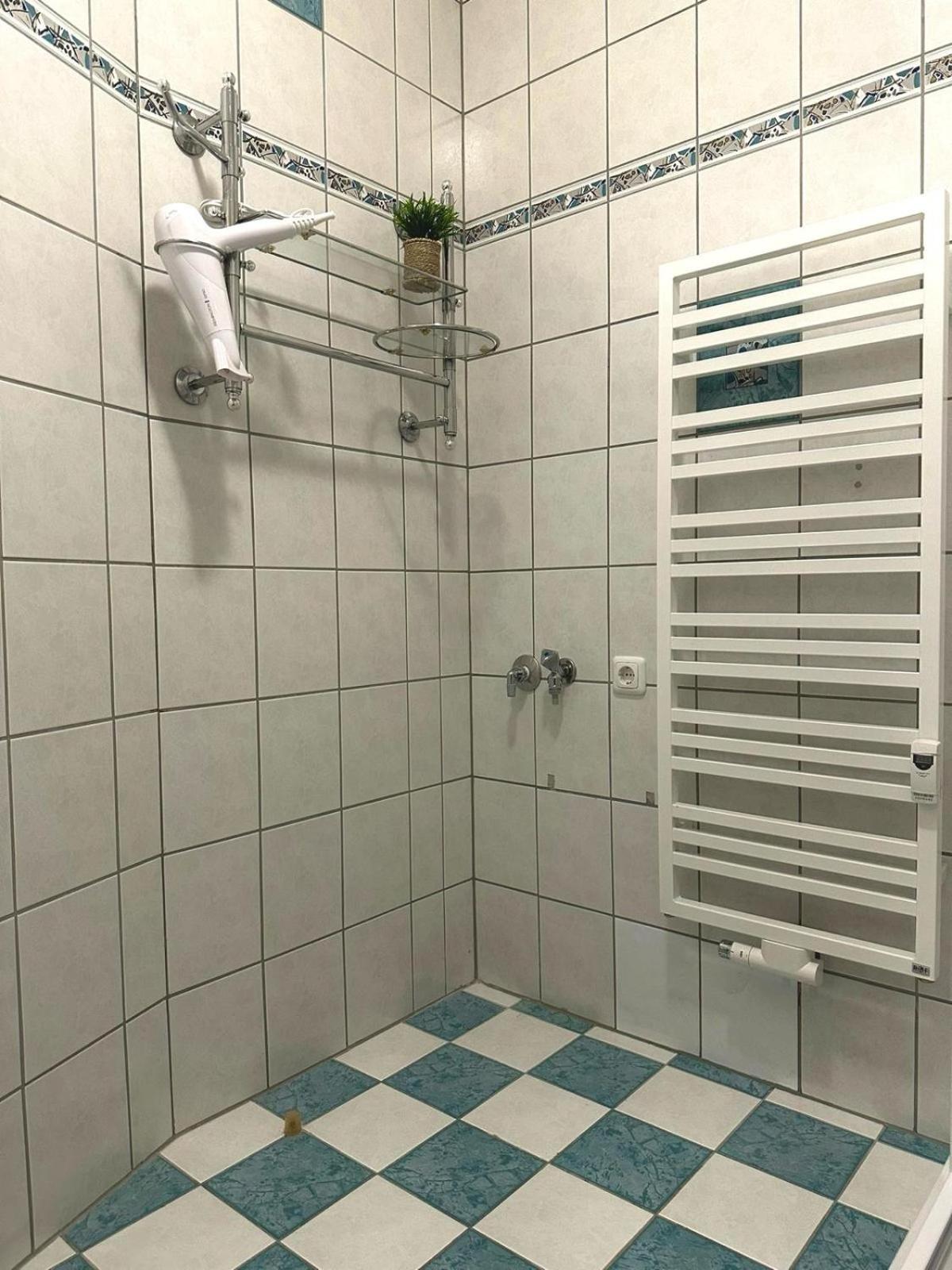 Raha Apartments - Modernes Studio-Apartment - Hbf - Gratis Parkplatz Erfurt Eksteriør billede