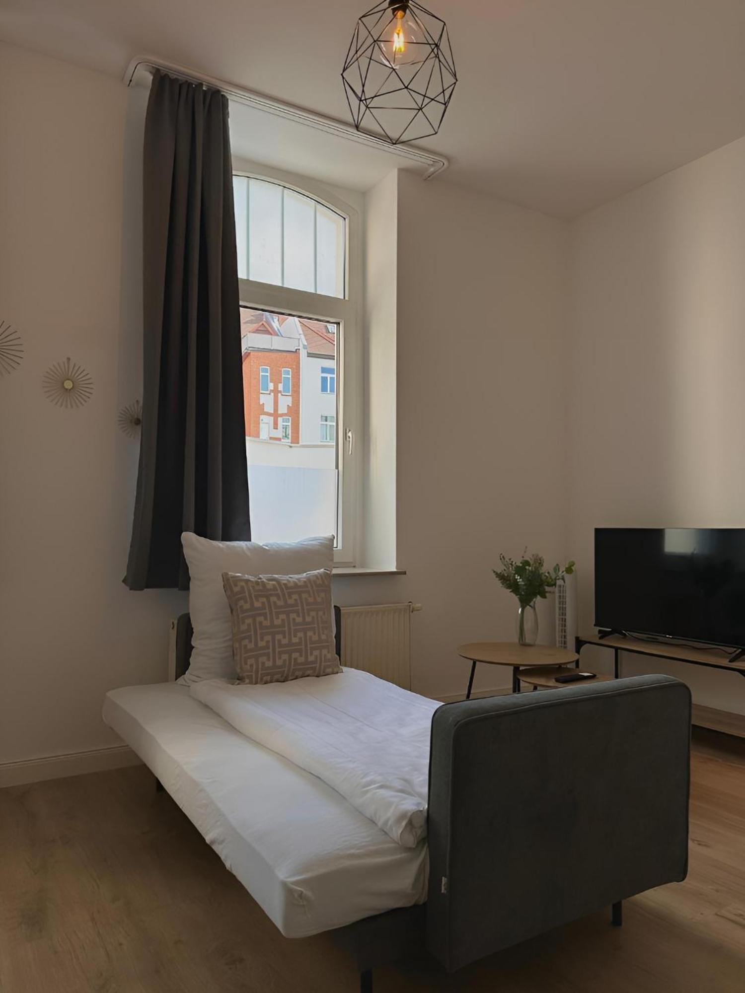 Raha Apartments - Modernes Studio-Apartment - Hbf - Gratis Parkplatz Erfurt Eksteriør billede