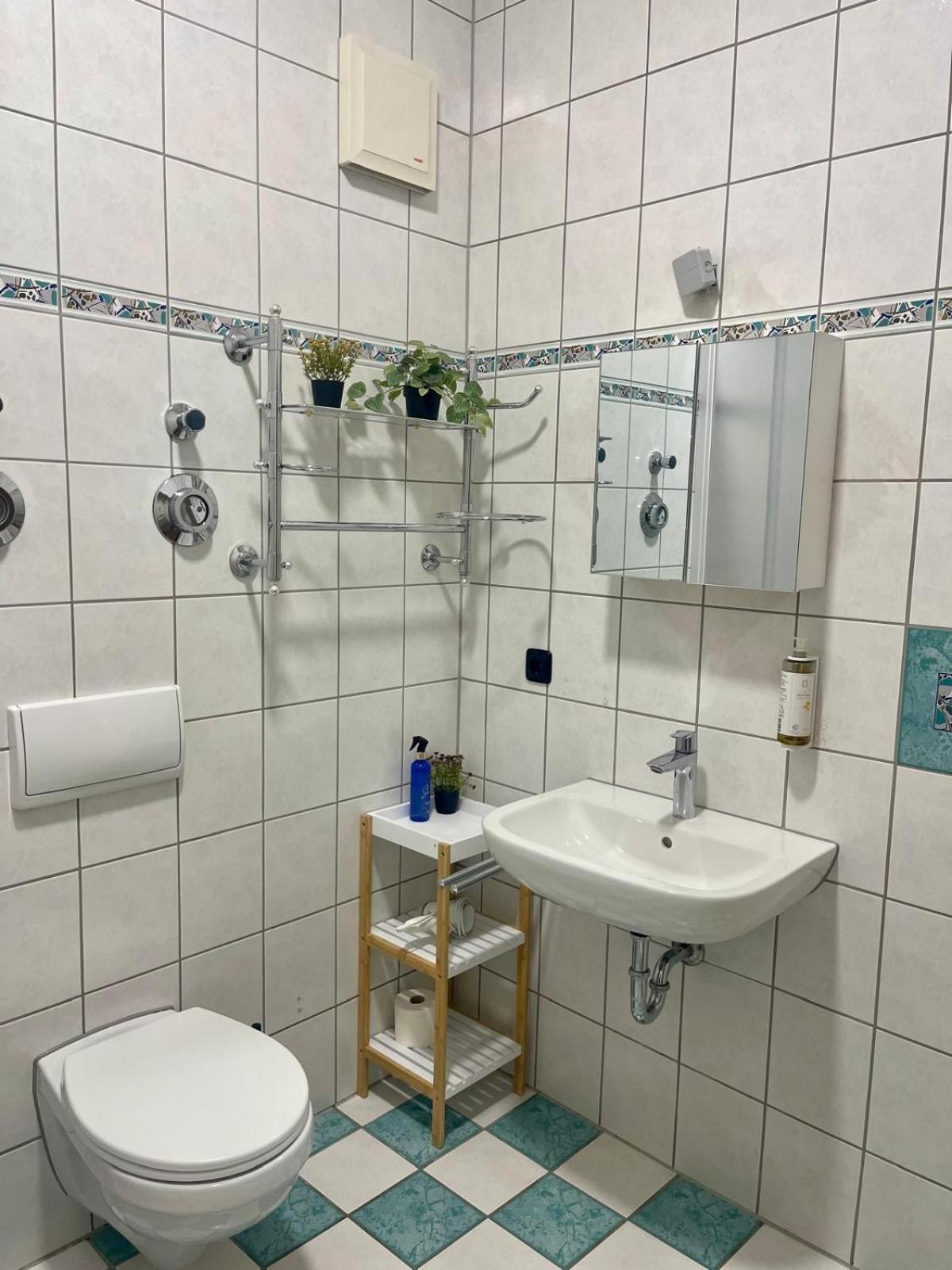 Raha Apartments - Modernes Studio-Apartment - Hbf - Gratis Parkplatz Erfurt Eksteriør billede