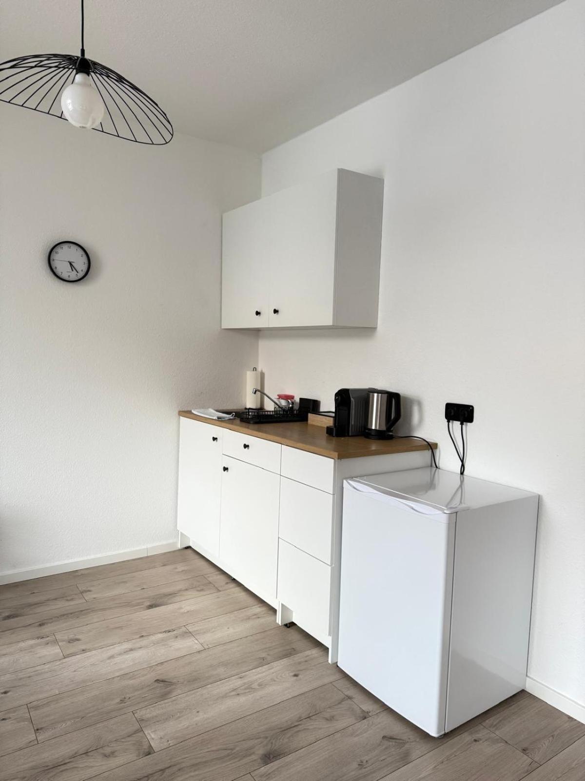 Raha Apartments - Modernes Studio-Apartment - Hbf - Gratis Parkplatz Erfurt Eksteriør billede
