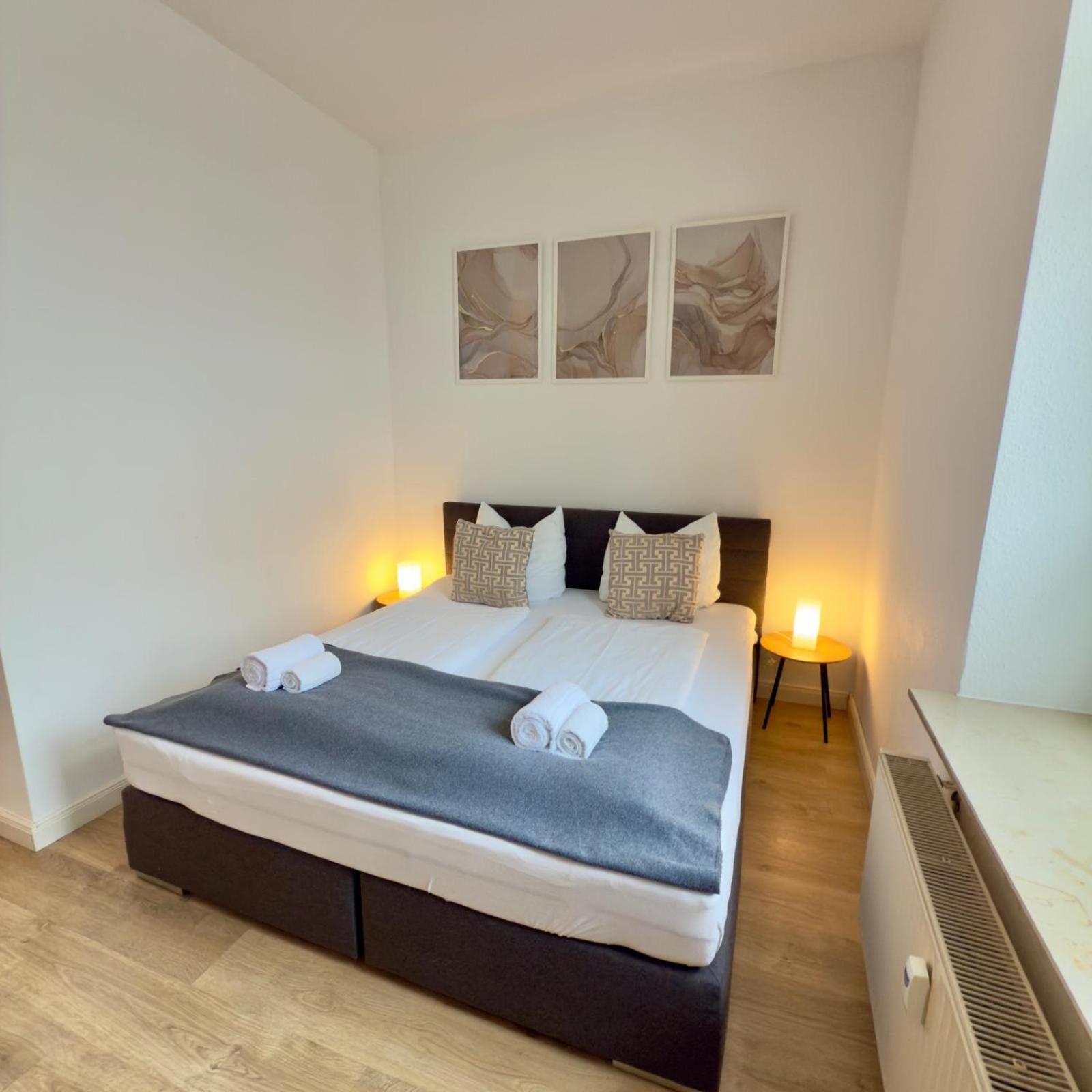 Raha Apartments - Modernes Studio-Apartment - Hbf - Gratis Parkplatz Erfurt Eksteriør billede
