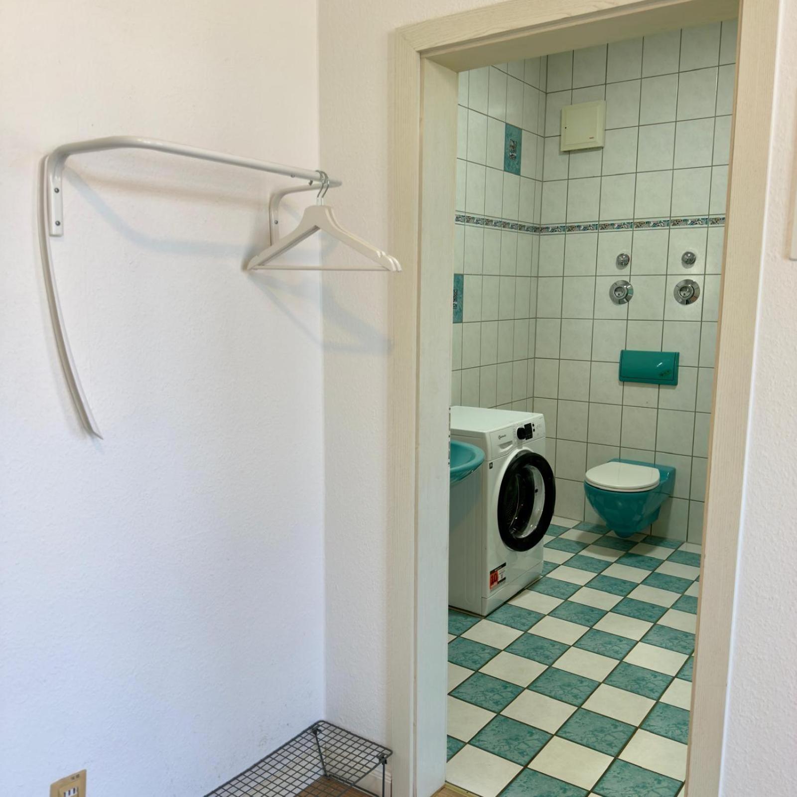 Raha Apartments - Modernes Studio-Apartment - Hbf - Gratis Parkplatz Erfurt Eksteriør billede