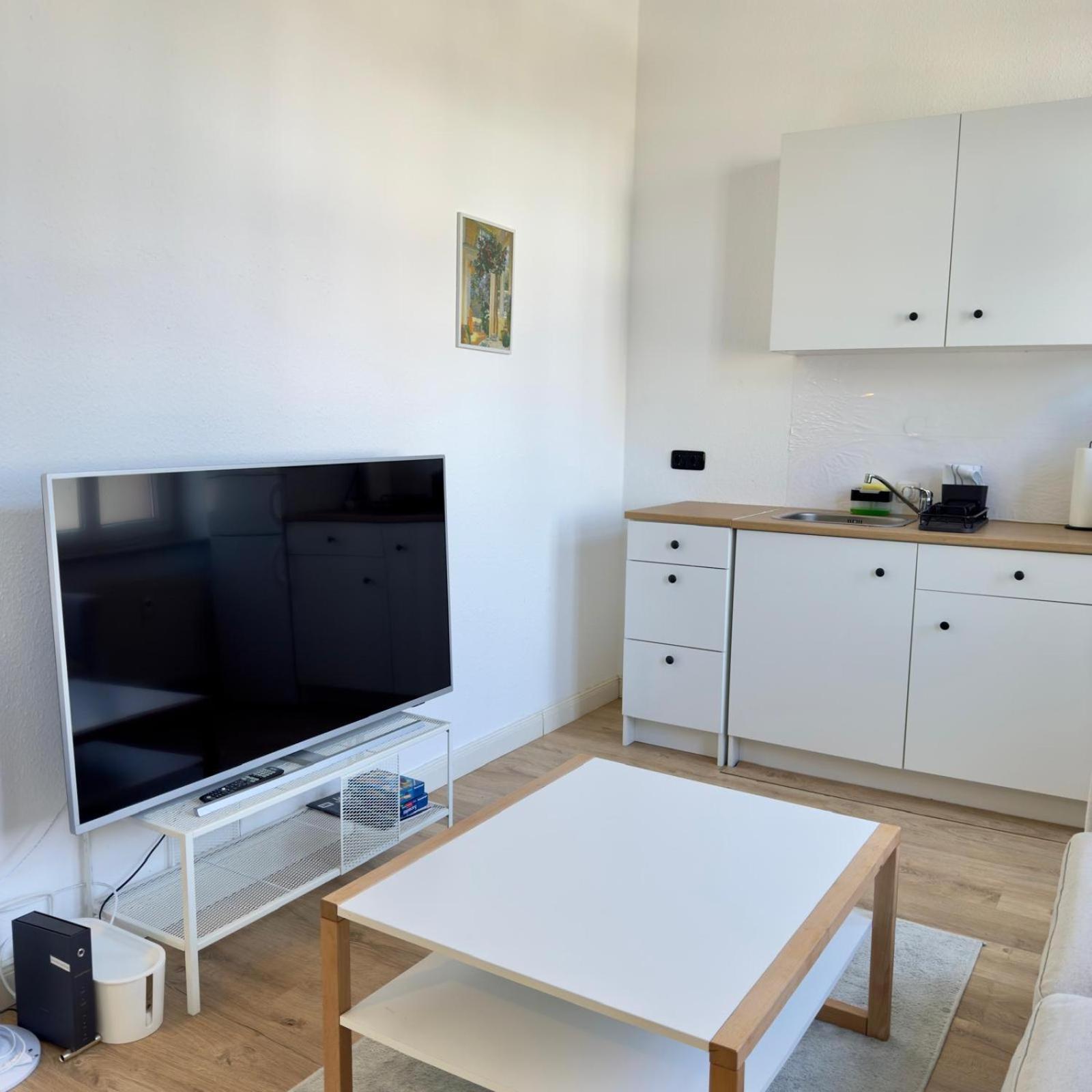 Raha Apartments - Modernes Studio-Apartment - Hbf - Gratis Parkplatz Erfurt Eksteriør billede
