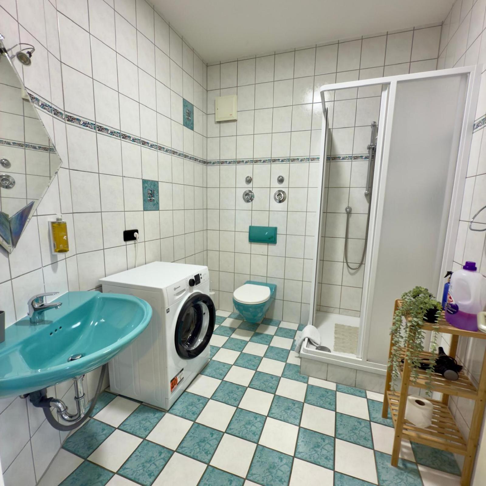 Raha Apartments - Modernes Studio-Apartment - Hbf - Gratis Parkplatz Erfurt Eksteriør billede